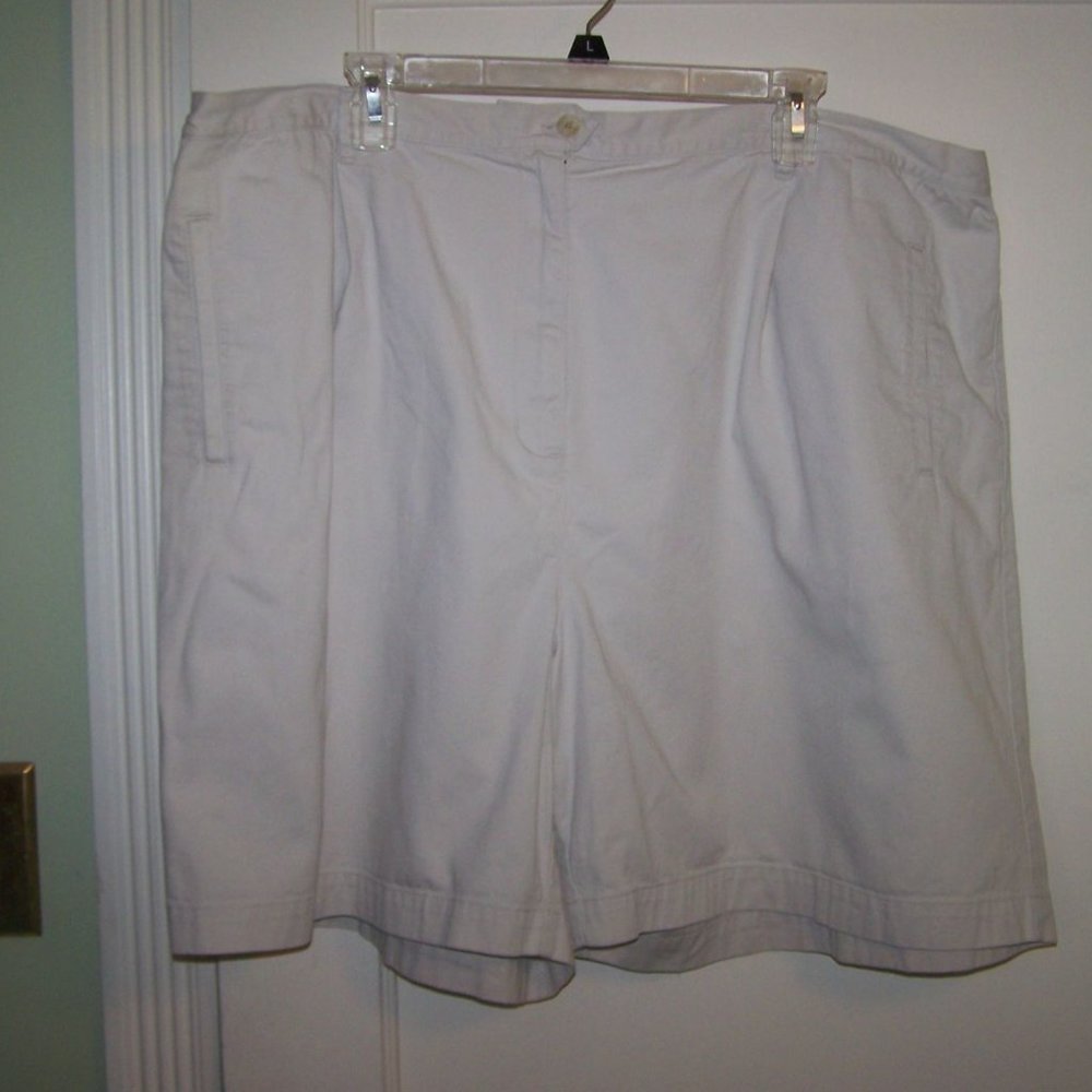 August Max Woman Shorts 22W Cotton Stretch Tan